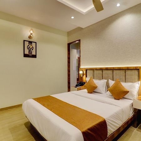 Home2 Studio Apartments มุมไบ ภายนอก รูปภาพ