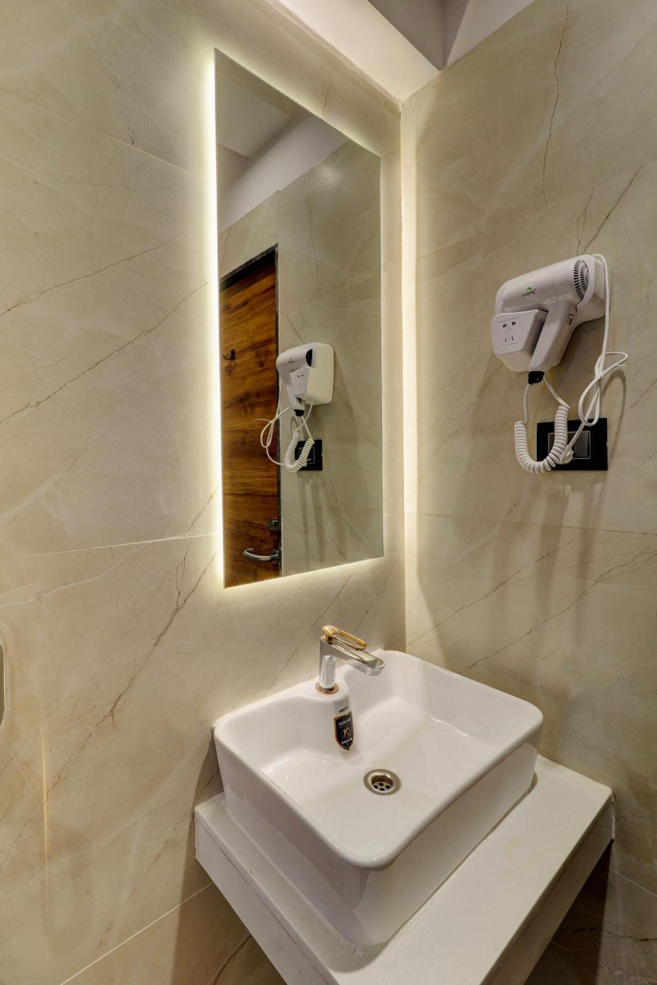Home2 Studio Apartments มุมไบ ภายนอก รูปภาพ