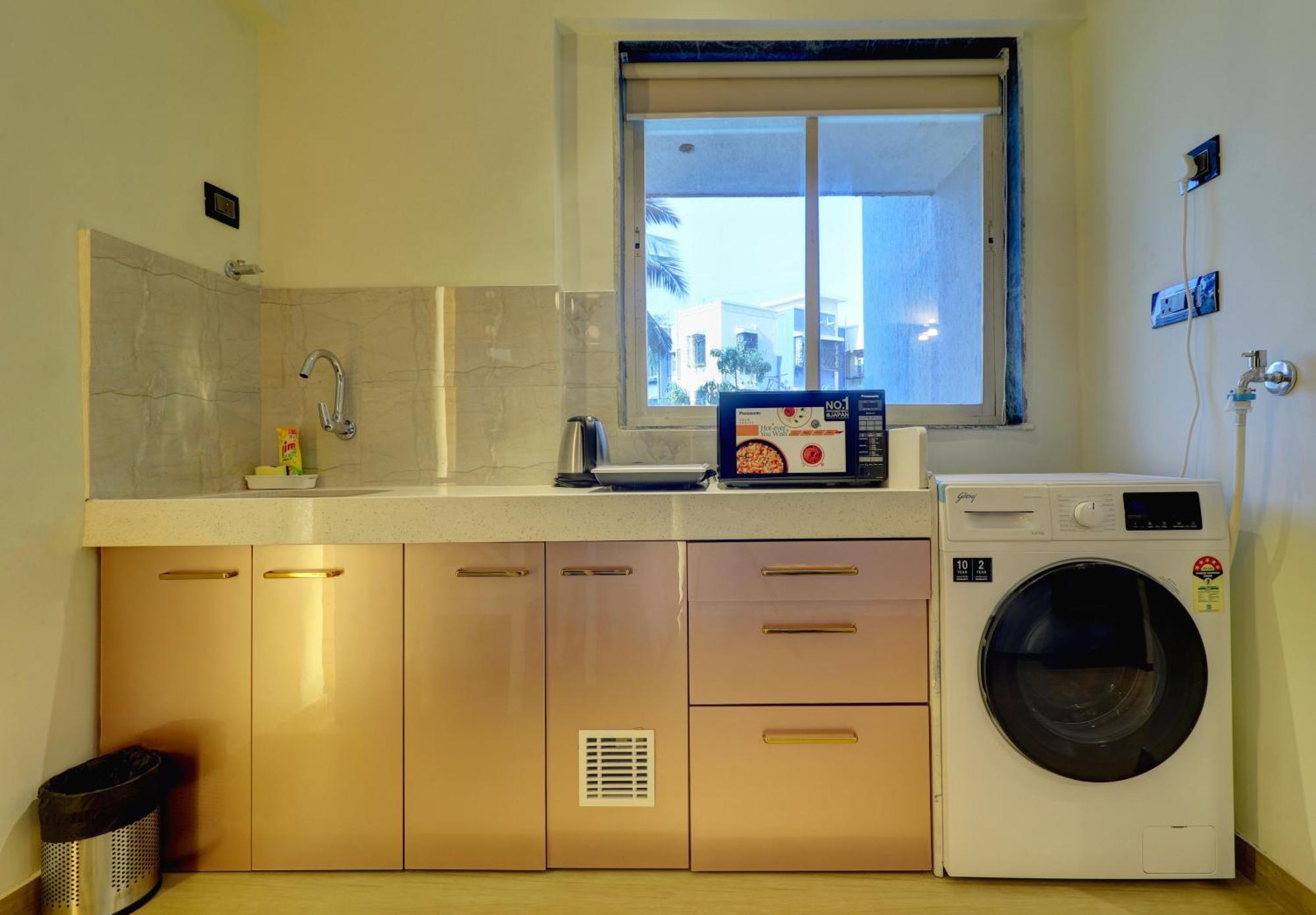 Home2 Studio Apartments มุมไบ ภายนอก รูปภาพ