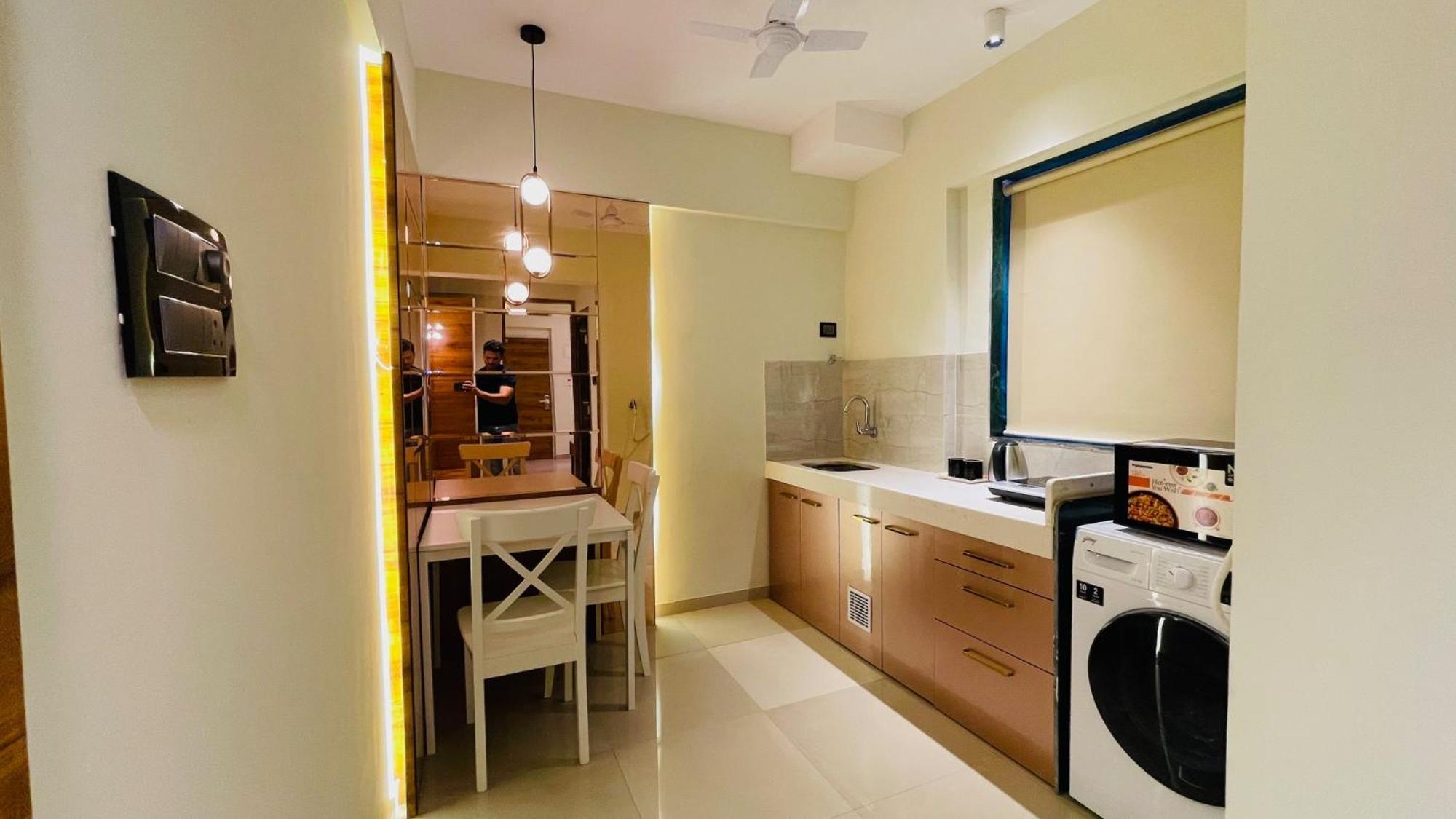 Home2 Studio Apartments มุมไบ ภายนอก รูปภาพ