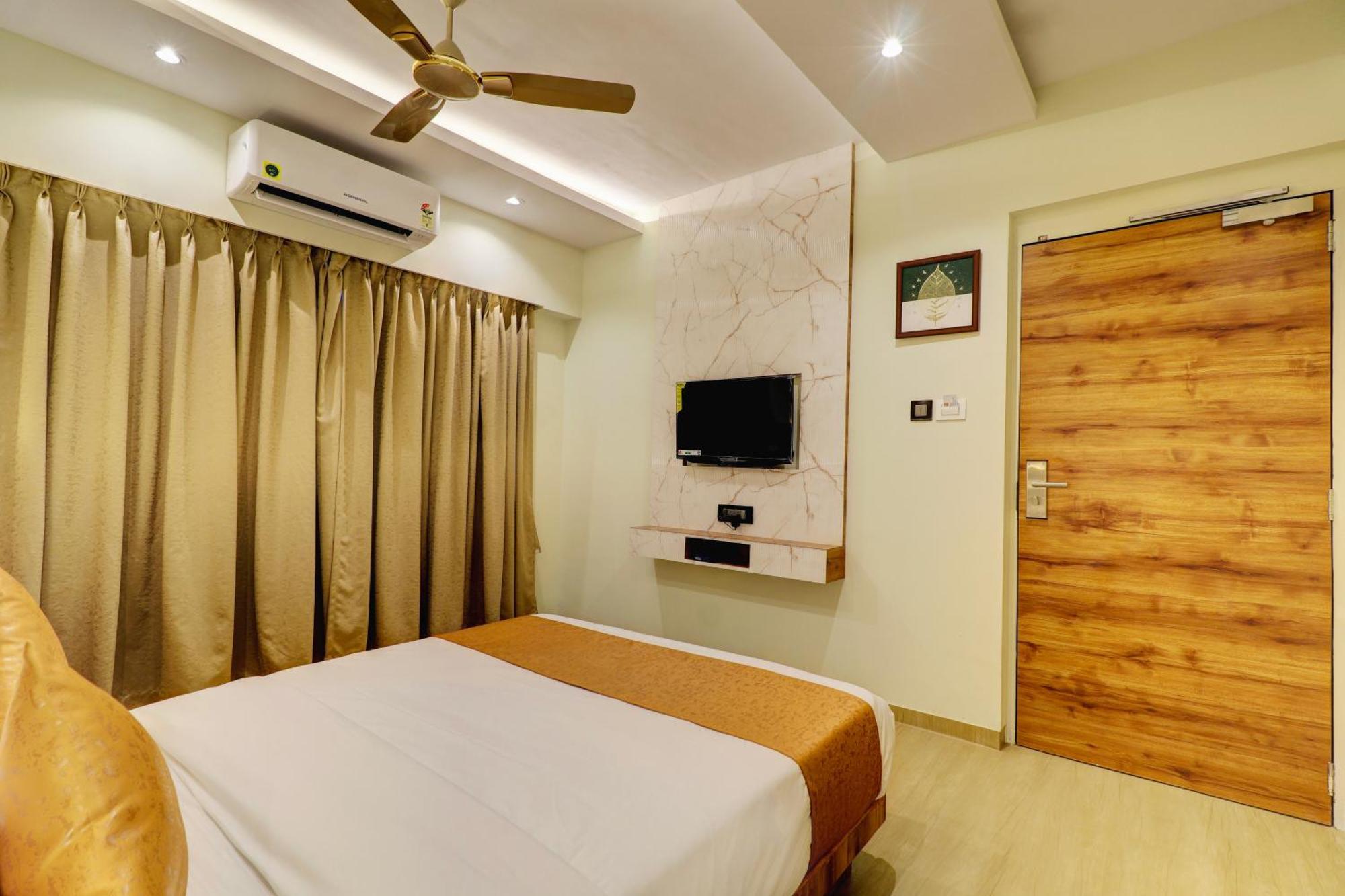Home2 Studio Apartments มุมไบ ภายนอก รูปภาพ