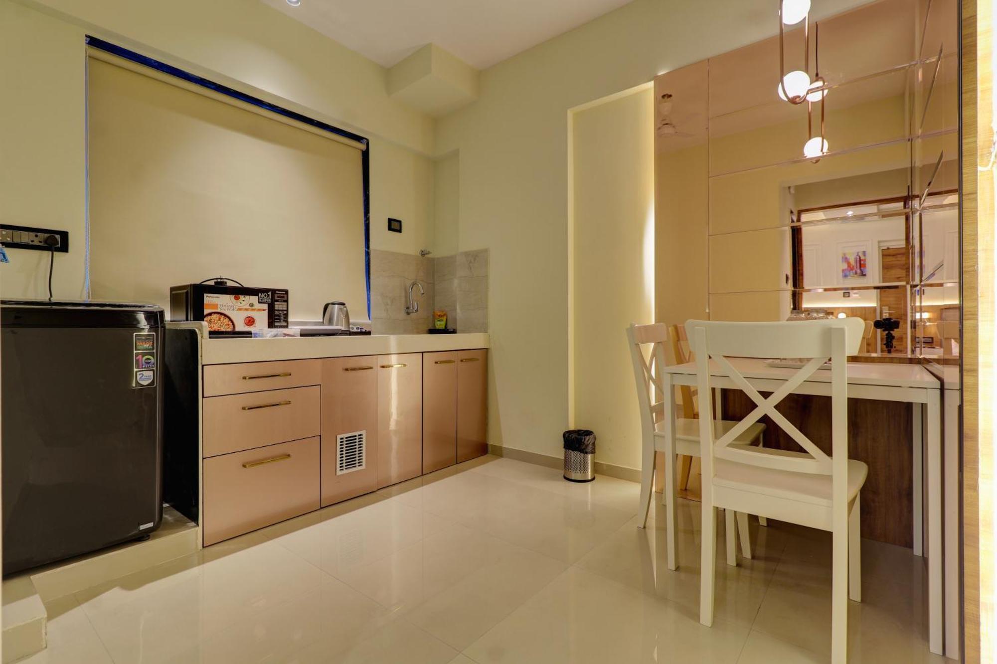 Home2 Studio Apartments มุมไบ ภายนอก รูปภาพ