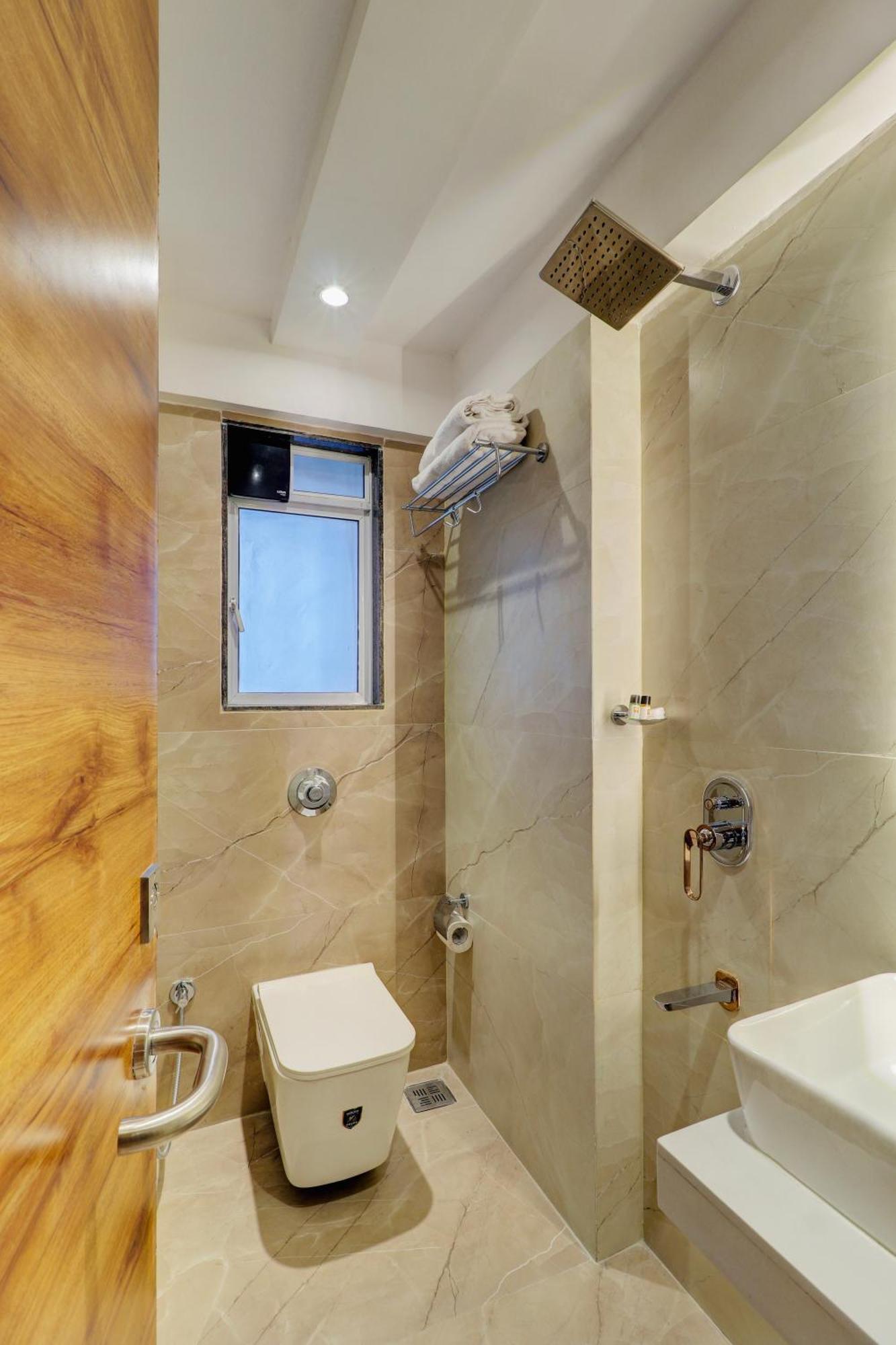 Home2 Studio Apartments มุมไบ ภายนอก รูปภาพ