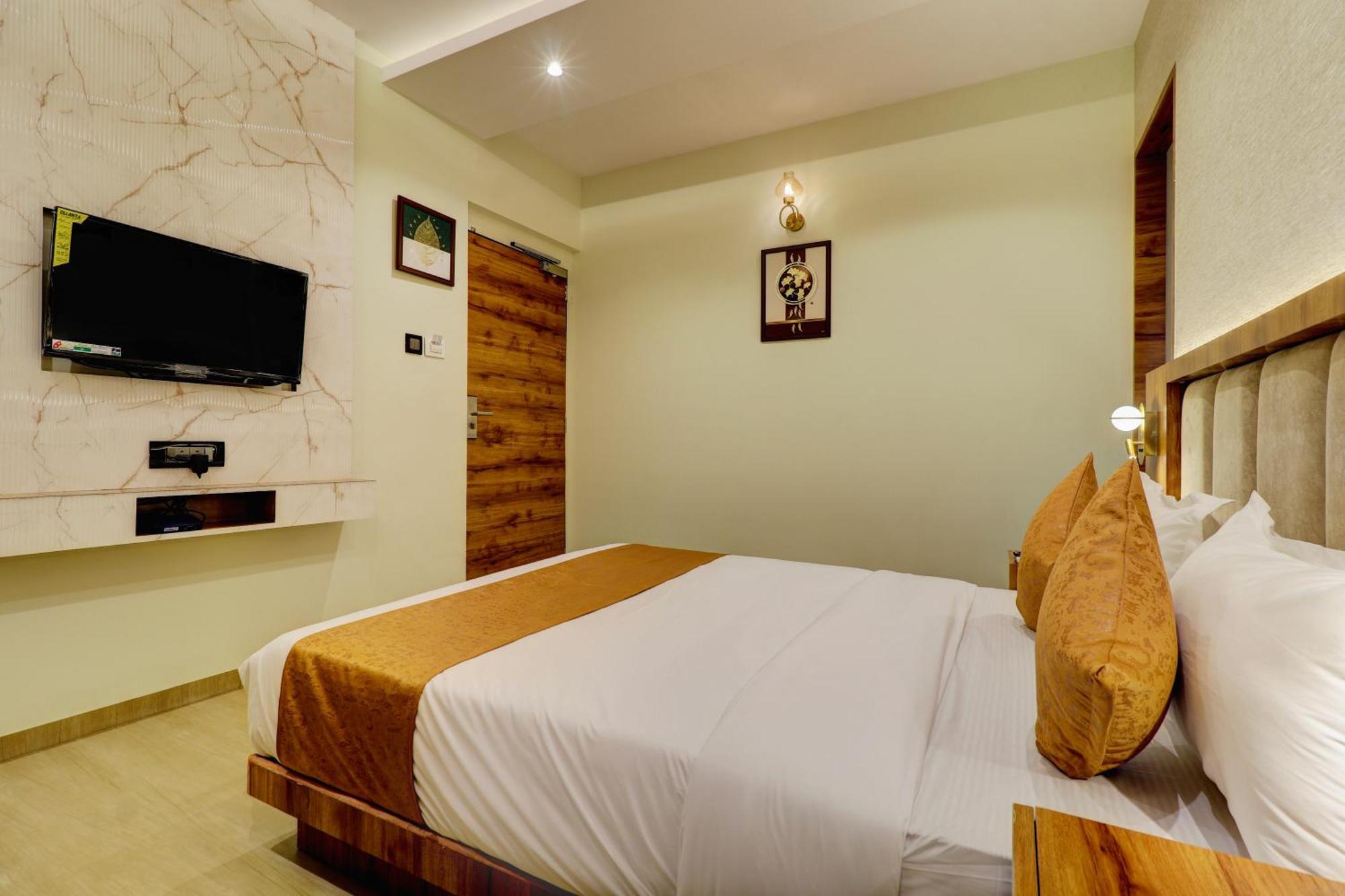 Home2 Studio Apartments มุมไบ ภายนอก รูปภาพ